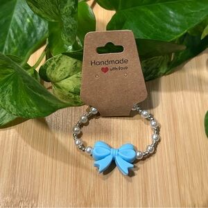 ✨Kids’ Pearl & Silver Stretchy Beaded Bracelet | Handmade | Silicone Bow Accent🎀